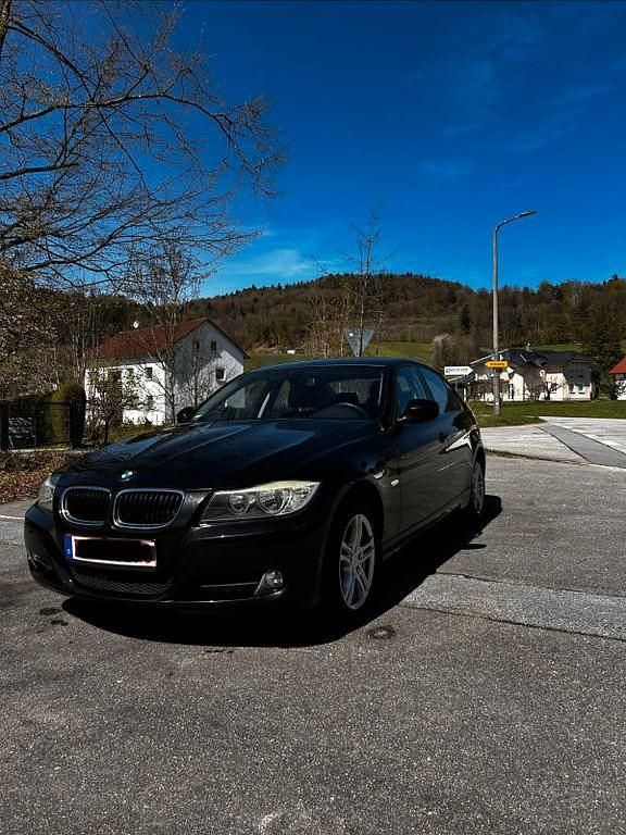 Second-hand BMW 318 143 CP (105 kW) 2009 Negru Berlinǎ