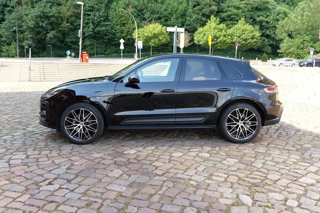 Gebraucht Porsche Macan 265 PS (194 kW) 2023 Schwarz SUV