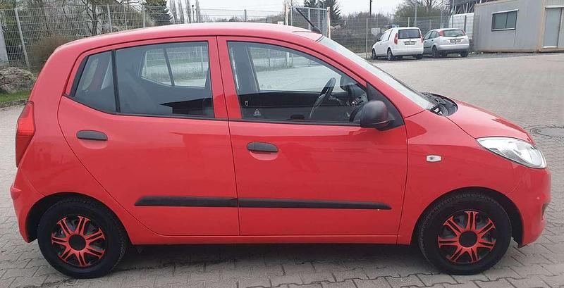 Gebraucht Hyundai i10 Edition 69 PS (50 kW) 2012 Rot Kleinwagen