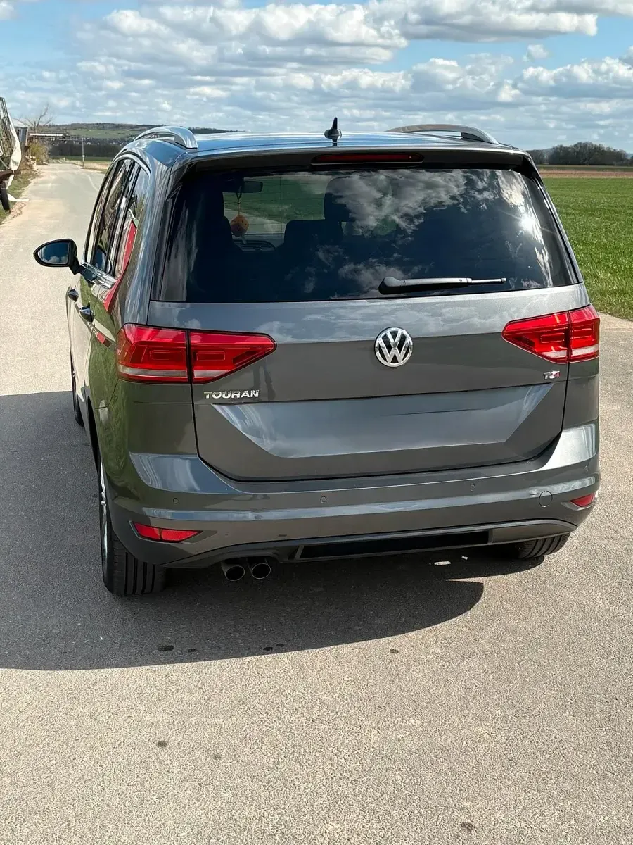 Używany VW Touran 150 KM (110 kW) 2017 Andere farben Minivan