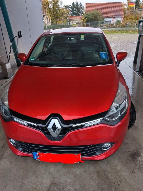 Rot Gebraucht 2015 Renault Clio IV LIMITED Deluxe Kleinwagen | 7.800 € (Guter Preis) - Bild 1/4