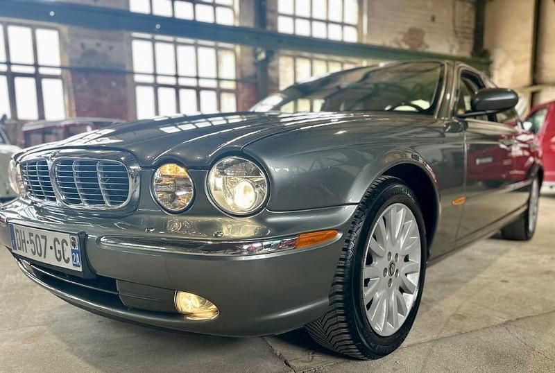 Gebraucht Jaguar XJ8 298 PS (219 kW) 2003 Silber Limousine