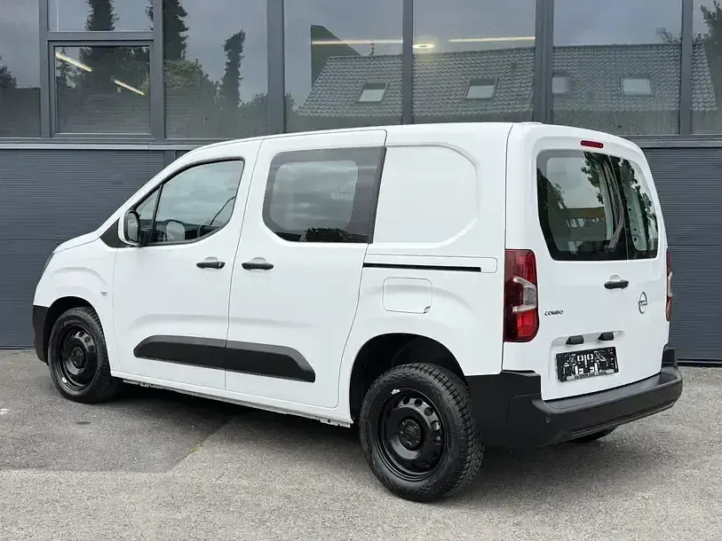 Gebraucht Opel Combo Edition 102 PS (75 kW) 2021 Weiß Van / Kleinbus