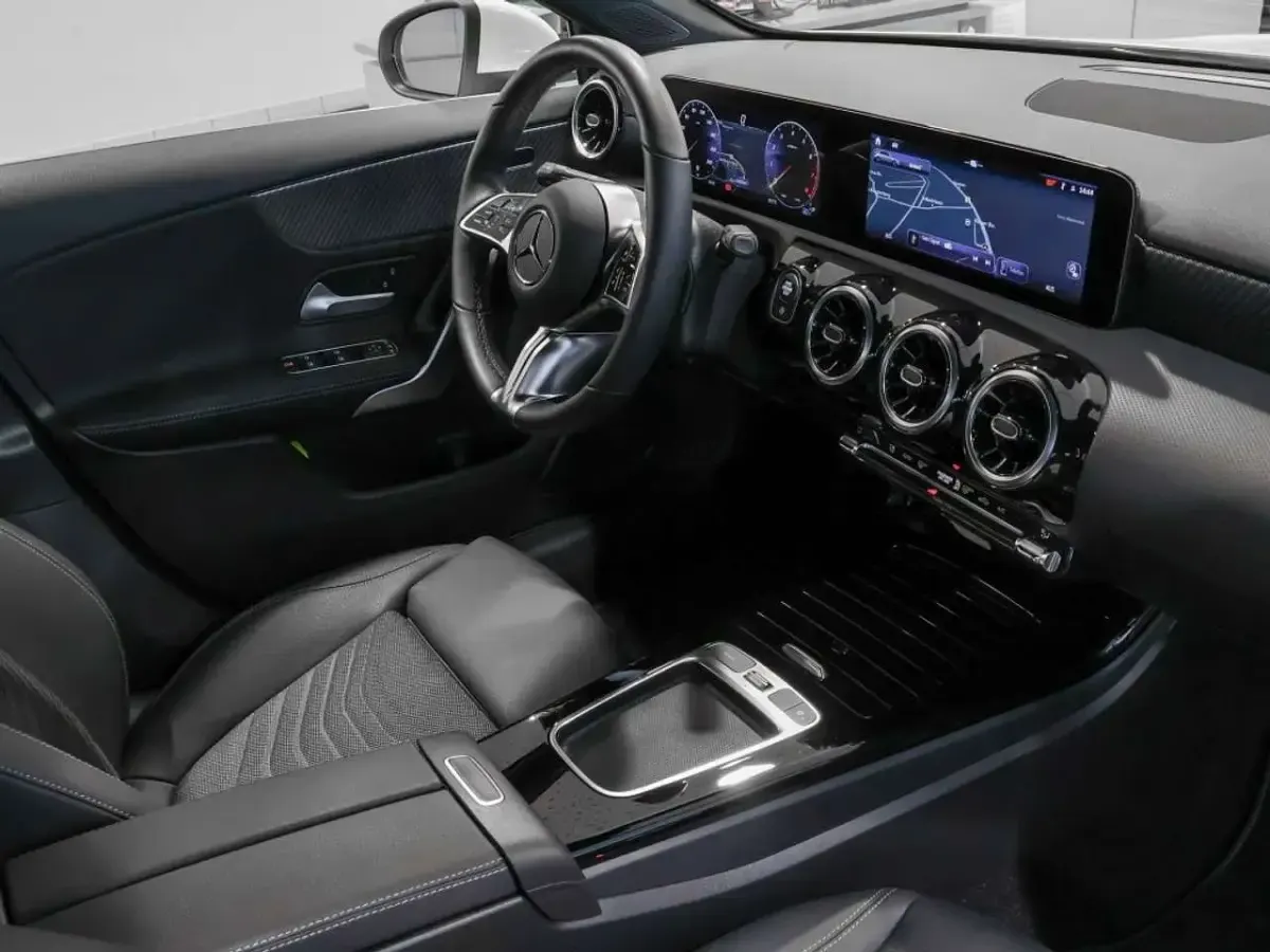 Gebraucht Mercedes A180 Progressive 136 PS (100 kW) 2025 Weiss unilack polarweiß Limousine