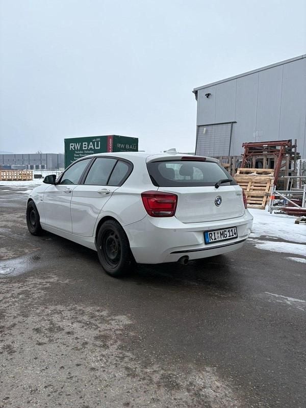Gebraucht BMW 118 Sport Line 170 PS (125 kW) 2011 Weiß Kleinwagen