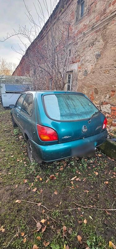 Używany Ford Fiesta 55 KM (40 kW) 1997 Zielony Hatchback