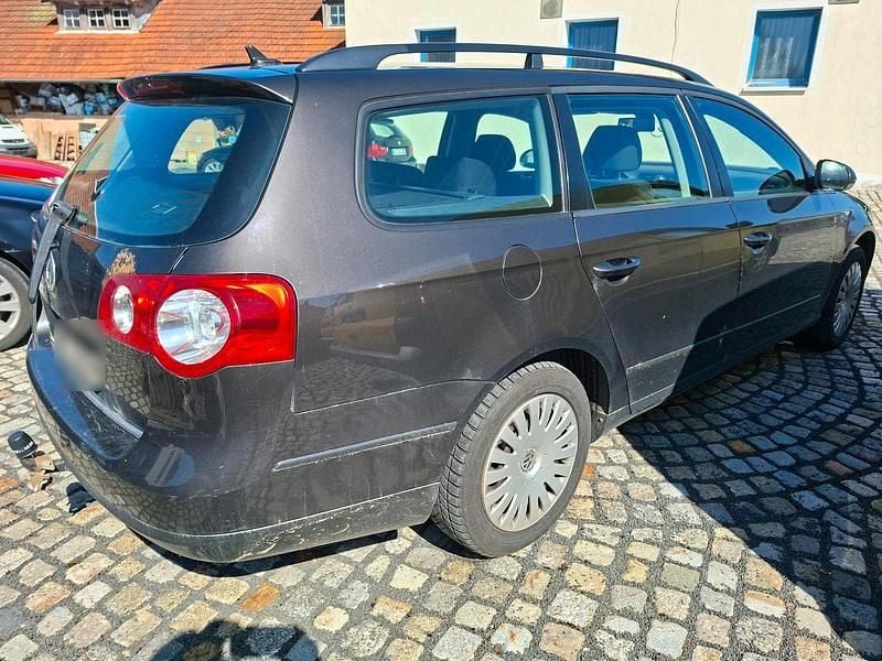 Usado VW Passat 105 HP (77 kW) 2007 Castanho Carrinha