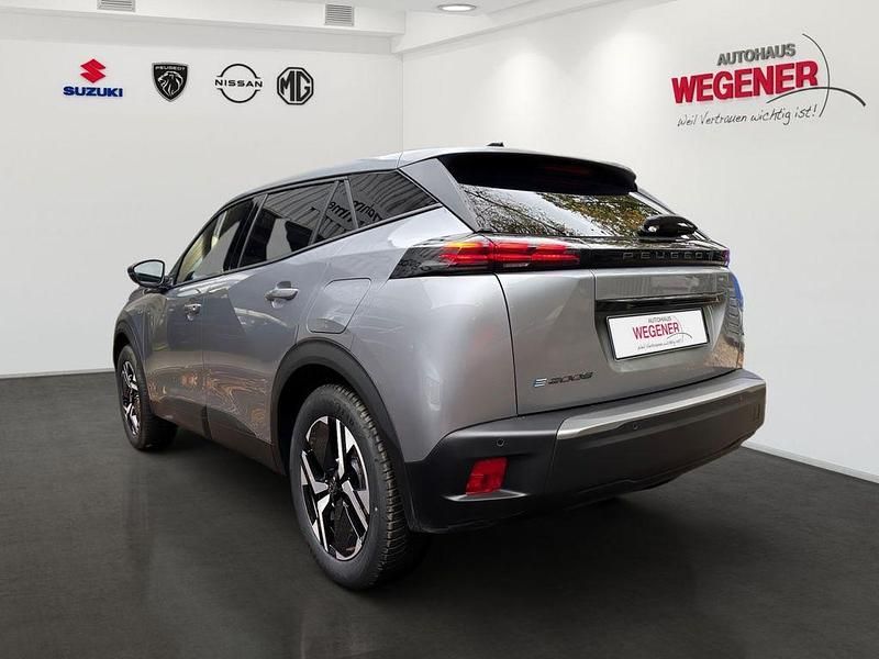 Neu Peugeot e-2008 Business-Line 114 kW (156 PS) 2025 Artense silber met. SUV