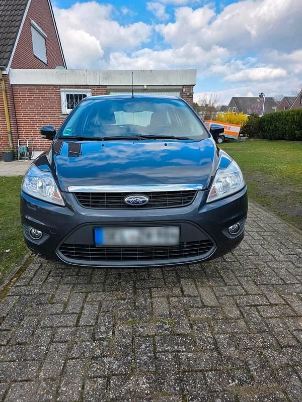 Gebraucht Ford Focus 101 PS (74 kW) 2010 Grau Kombi