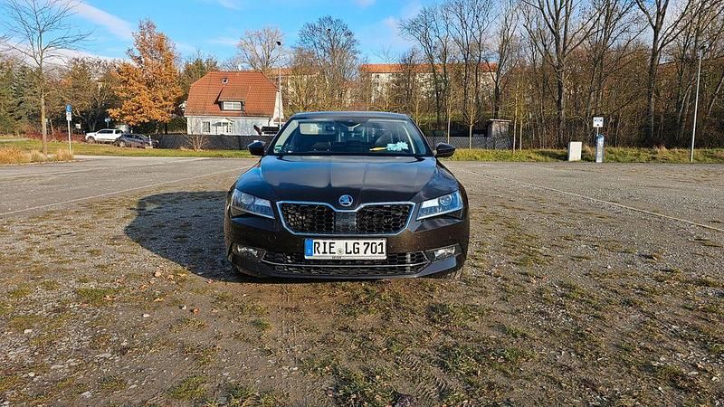Braun Gebraucht 2016 Skoda Superb LAURIN & KLEMENT Limousine | 13.500 € (Superpreis) - Bild 1/4