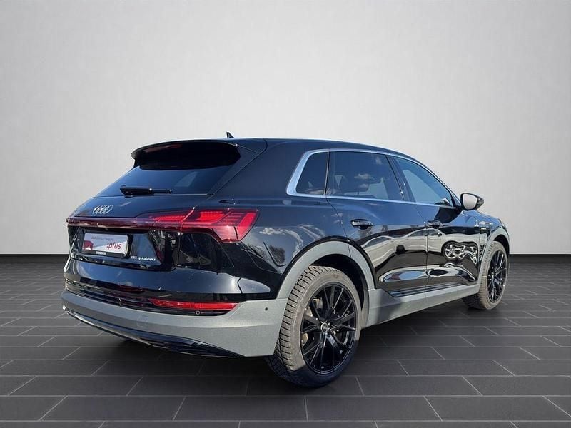 Gebraucht Audi e-tron Basis 300 kW (408 PS) 2023 Brillantschwarz SUV