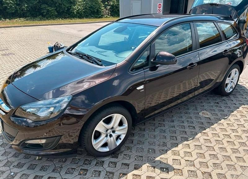 Gebraucht Opel Astra 140 PS (102 kW) 2014 Braun Kombi