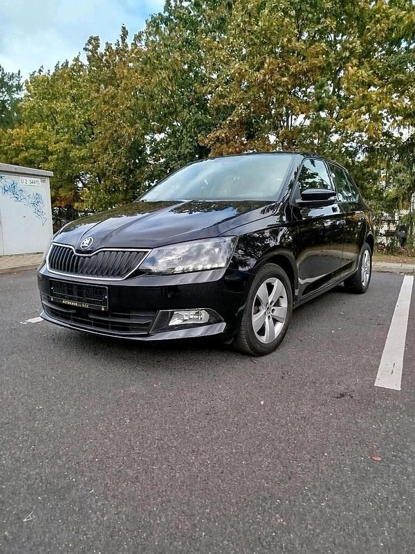 Schwarz Gebraucht 2015 Skoda Fabia Kleinwagen | 8.900 € - Bild 1/4