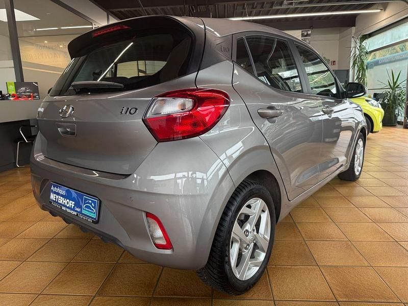 Gebraucht Hyundai i10 Trend 84 PS (61 kW) 2023 Grau Kleinwagen