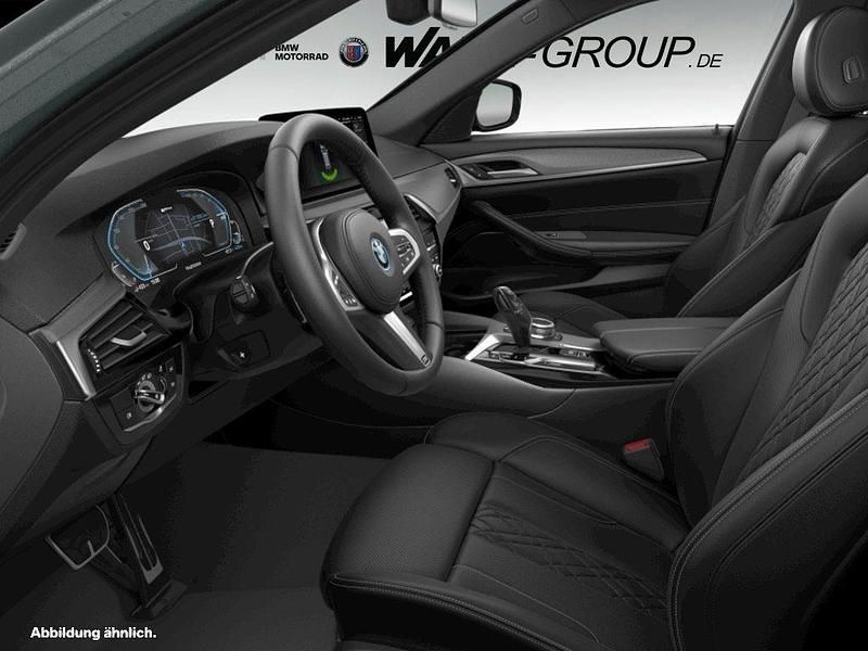 Gebraucht BMW 530e M Sport 292 PS (214 kW) 2024 Grau Kombi