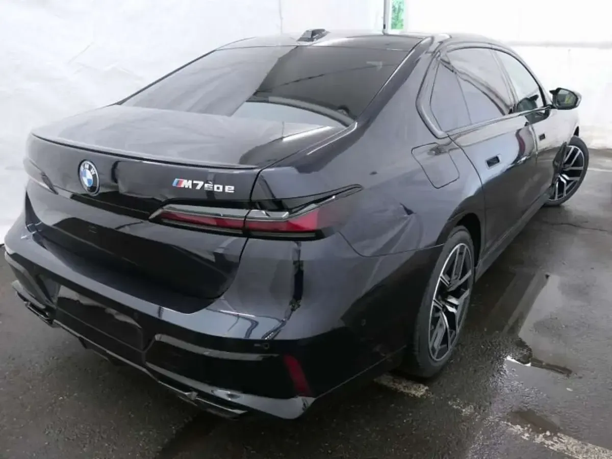 Gebraucht BMW 760 M Performance 571 PS (419 kW) 2025 Schwarz Limousine