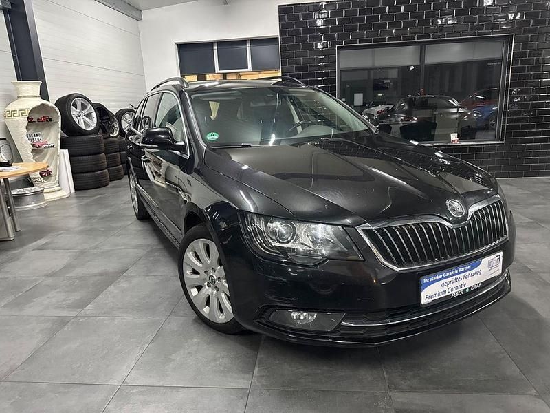 Schwarz Gebraucht 2014 Skoda Superb Exclusive Kombi | 6.999 € (Superpreis) - Bild 1/4