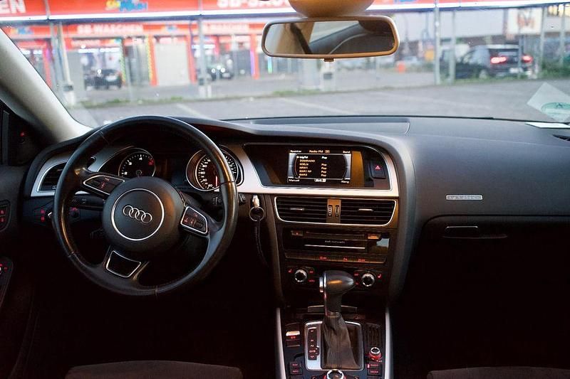 Gebraucht Audi A5 Sportback Sport 190 PS (139 kW) 2015 Grau Kleinwagen