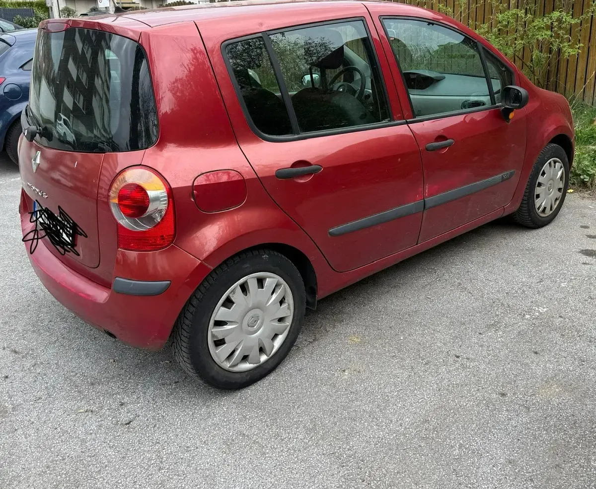 Używany Renault Modus 75 KM (55 kW) 2005 Czerwony Minivan
