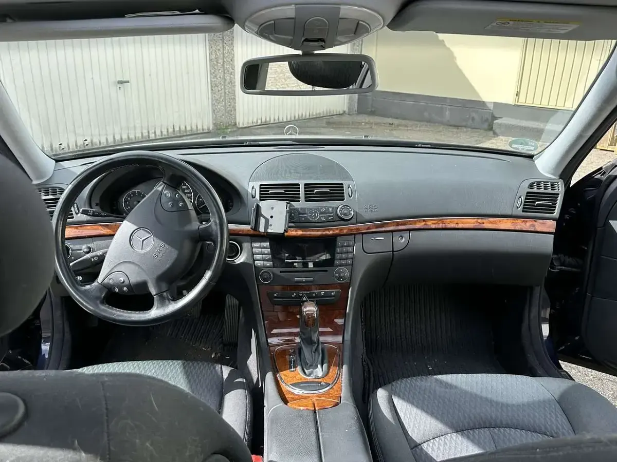 Gebraucht Mercedes E200 122 PS (89 kW) 2004 Blau Limousine