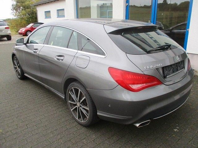 Gebraucht Mercedes CLA200 Shooting Brake 156 PS (114 kW) 2015 Grau Kombi