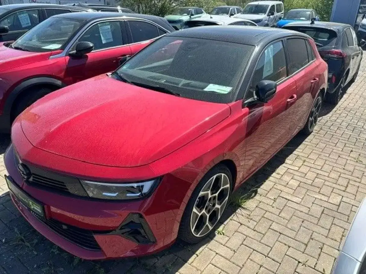 Usata Opel Astra Ultimate 131 CV (96 kW) 2024 Rosso Utilitaria