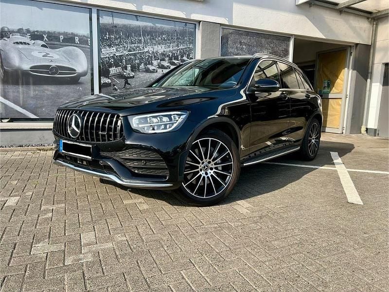 Schwarz Gebraucht 2021 Mercedes GLC400d AMG line SUV | 51.150 € (Fairer Preis) - Bild 1/4