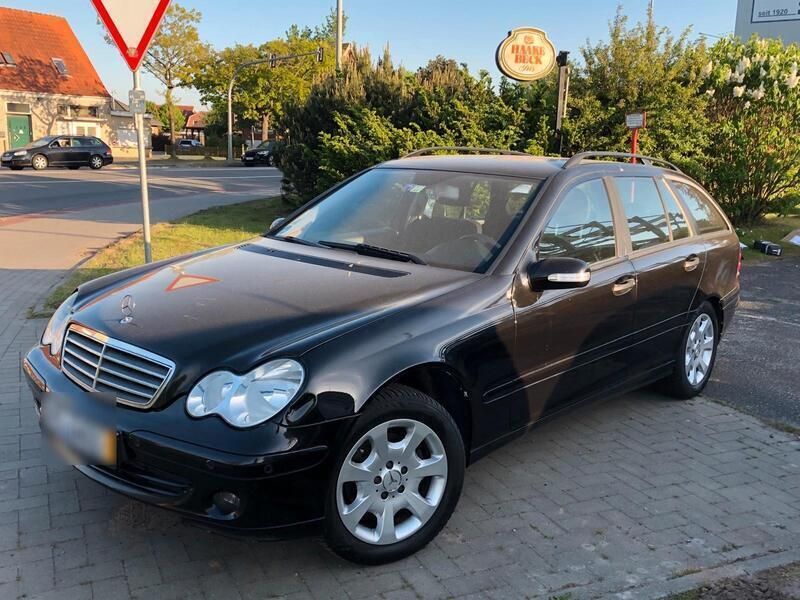 Schwarz Gebraucht 2007 Mercedes C200 Classic Kombi | 2.750 € - Bild 1/4