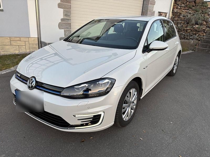 Weiß Gebraucht 2019 VW Golf Limousine | 14.400 € - Bild 1/4