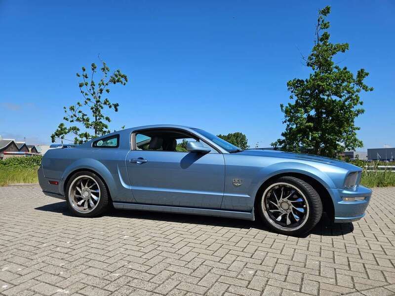 Blau Gebraucht 2005 Ford Mustang GT Coupé | 14.500 € - Bild 1/4