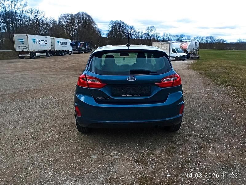 Gebraucht Ford Fiesta 101 PS (74 kW) 2018 Blau Kleinwagen