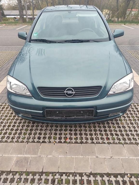 Używany Opel Astra Edition 84 KM (61 kW) 2000 Zielony Sedan/Limuzyna