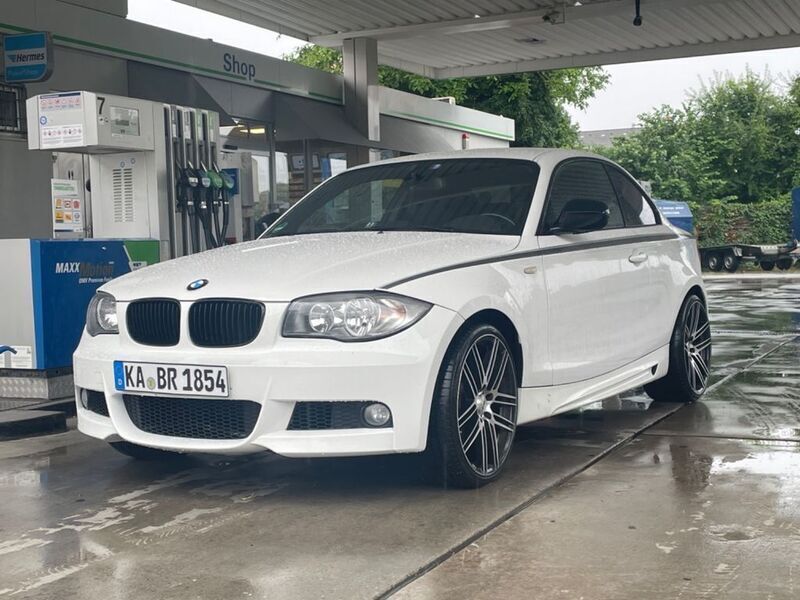 Weiß Gebraucht 2009 BMW 120 M Sport Kleinwagen | 14.000 € - Bild 1/4