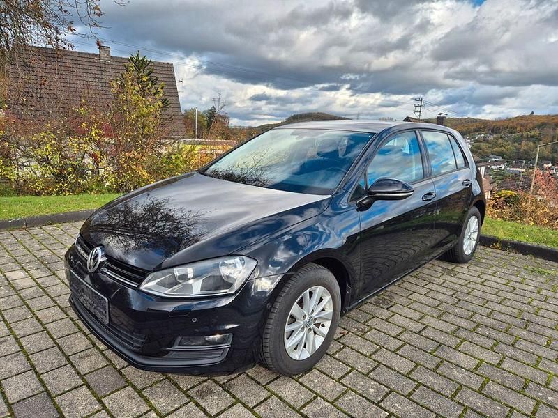 Schwarz Gebraucht 2014 VW Golf VII Trendline Limousine | 8.790 € (Fairer Preis) - Bild 1/4