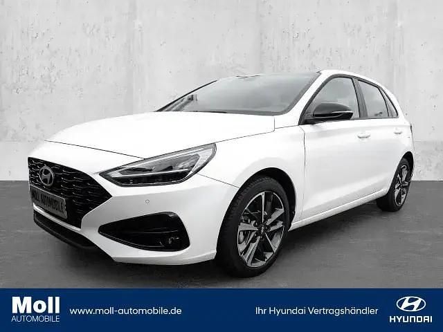 Weiss Neu 2024 Hyundai i30 Advantage Limousine | 25.890 € (Guter Preis) - Bild 1/4