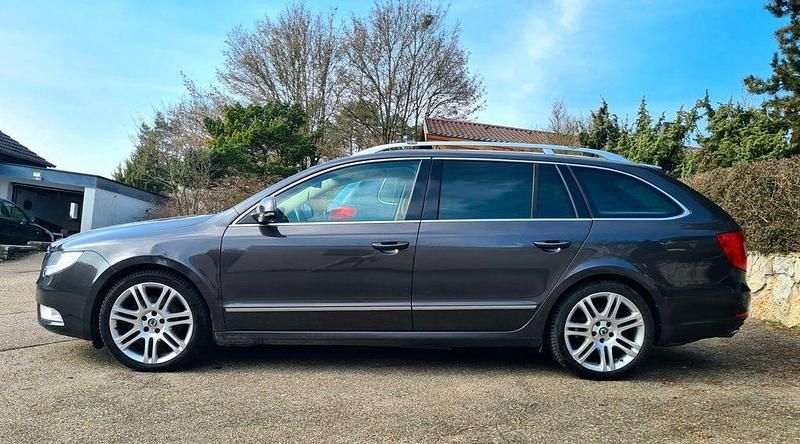 Gebraucht Skoda Superb 200 PS (147 kW) 2011 Grau Kombi