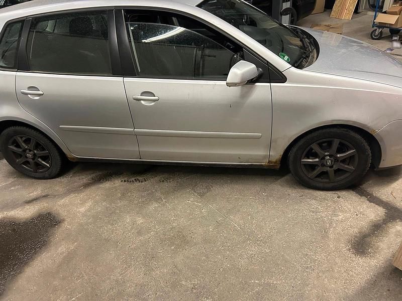 Gebraucht VW Polo 75 PS (55 kW) 2005 Silber Kleinwagen