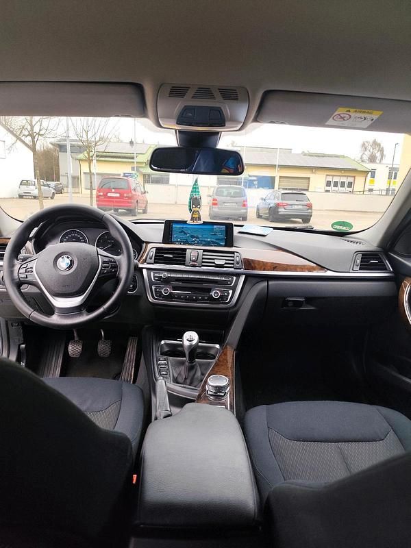 Gebraucht BMW 320 163 PS (119 kW) 2014 Grau Kombi