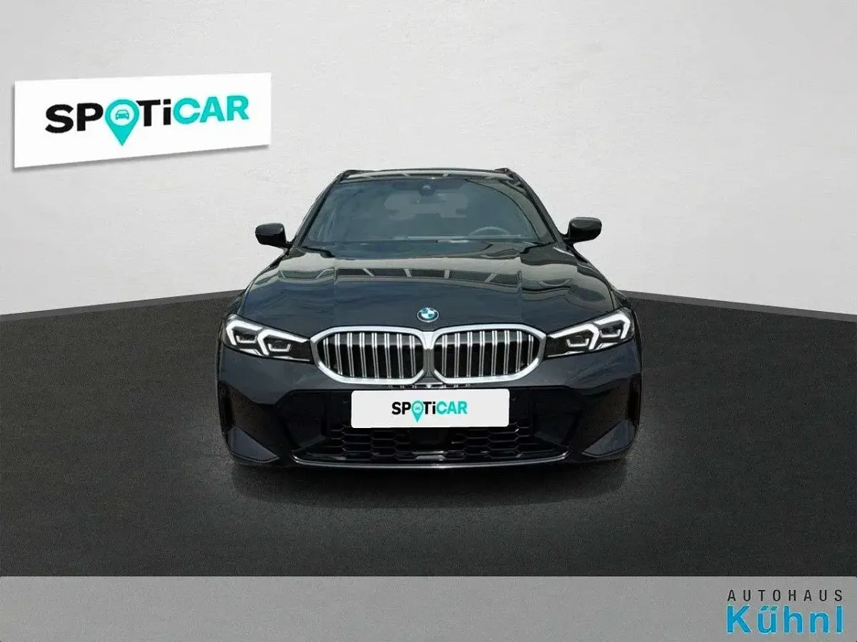 Gebraucht BMW 330 M Sport 245 PS (180 kW) 2025 Black sapphire metallic Kombi