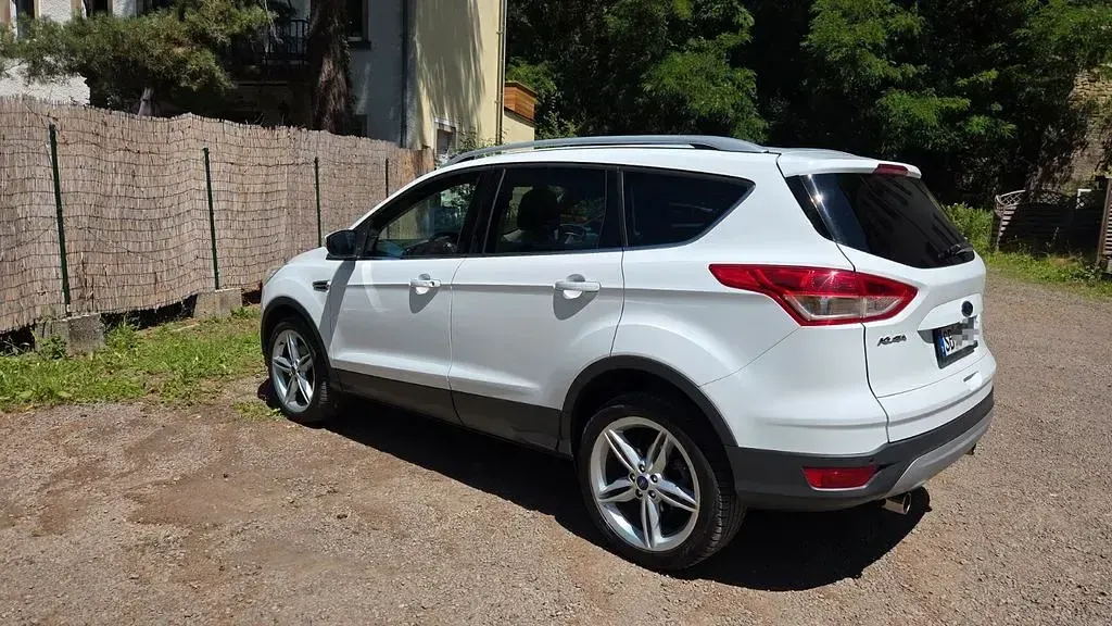 Gebraucht Ford Kuga Titanium 150 PS (110 kW) 2014 Weiß SUV