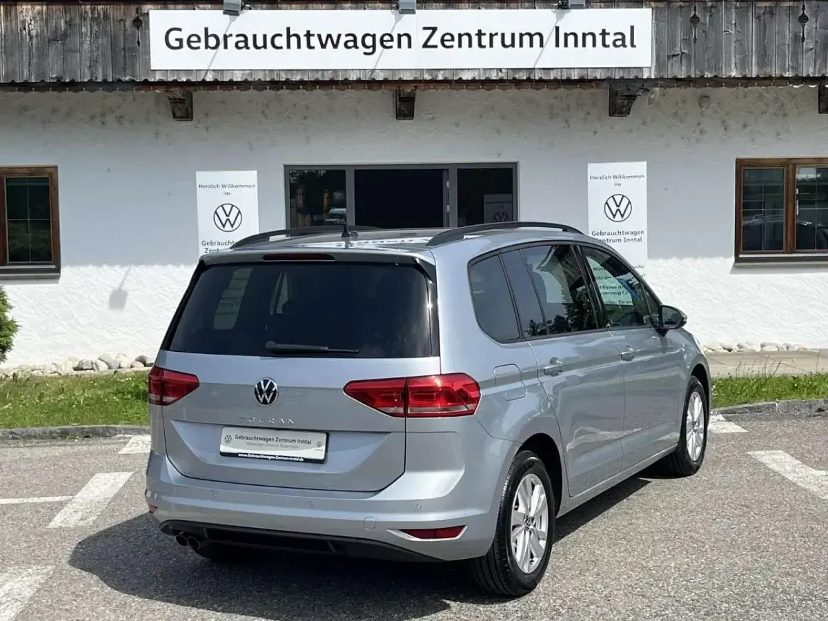 Gebraucht VW Touran Comfortline 150 PS (110 kW) 2025 Silber Van / Kleinbus