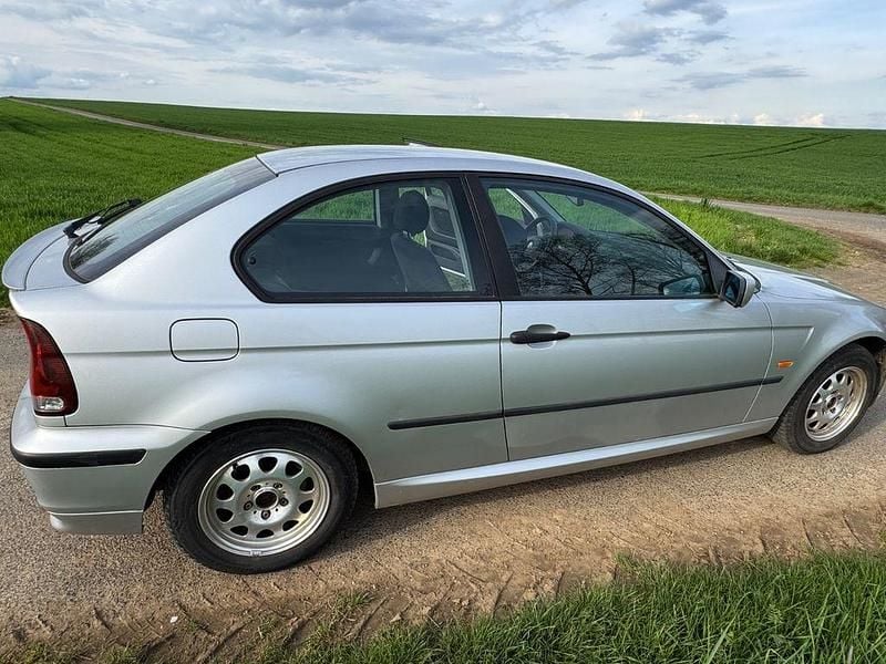 Second-hand BMW 318 116 CP (85 kW) 2004 Argintiu Berlinǎ