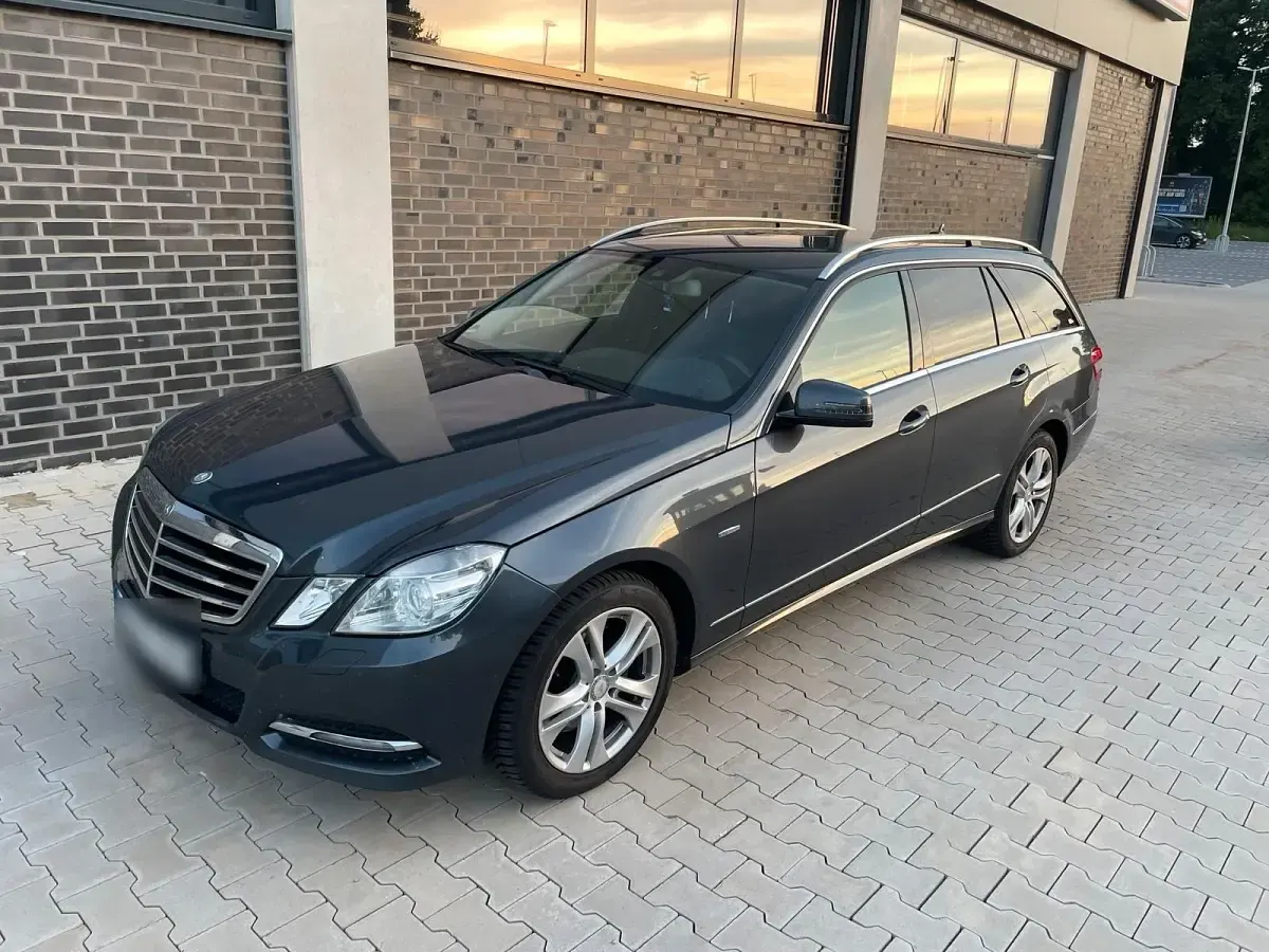Gebraucht Mercedes E300 Avantgarde 231 PS (169 kW) 2012 Grau Kombi