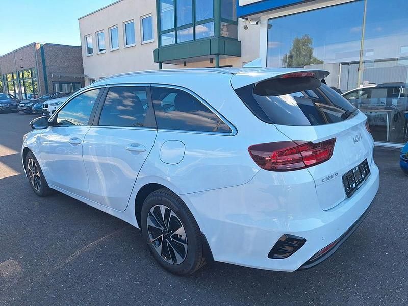 Neu Kia Ceed Gold 140 PS (102 kW) 2025 Weiß Kleinwagen