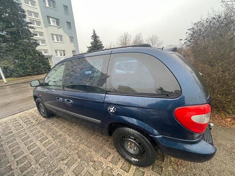 Blau Gebraucht 2004 Chrysler Voyager Van / Kleinbus | 1.200 € (Fairer Preis) - Bild 1/4