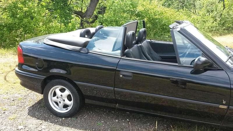 Gebraucht Opel Astra Cabriolet Edition 71 PS (52 kW) 1996 Schwarz Cabrio