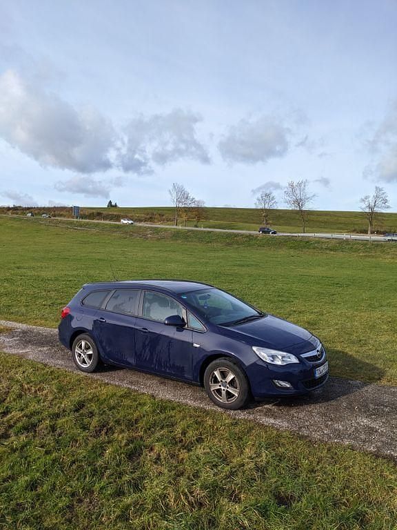 Blau Gebraucht 2012 Opel Astra Edition Kombi | 4.000 € (Guter Preis) - Bild 1/4