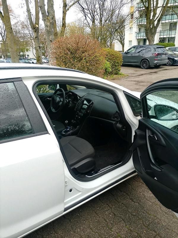 Gebraucht Opel Astra Sport 87 PS (63 kW) 2011 Weiß Kombi