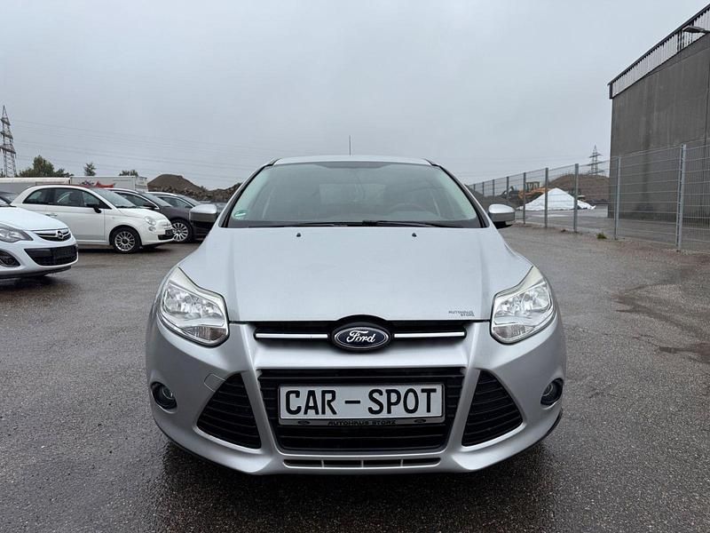 Gebraucht Ford Focus Trend 125 PS (91 kW) 2011 Silber Limousine