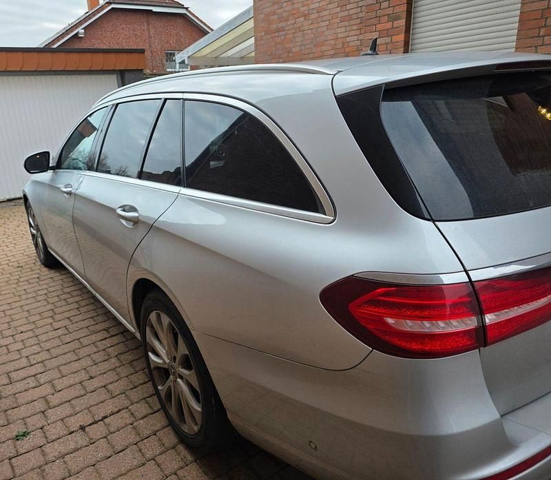 Gebraucht Mercedes E220 194 PS (142 kW) 2019 Silber Kombi